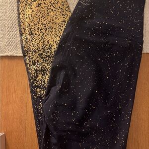 Beyond Yoga High Waisted Alloy Ombre
Midi Leggings Navy/Gold